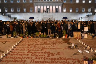 routsi vouli agnostos stratiotis